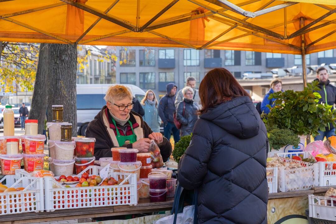 Kauniečiai turguose ieško vitaminų šaltajam sezonui