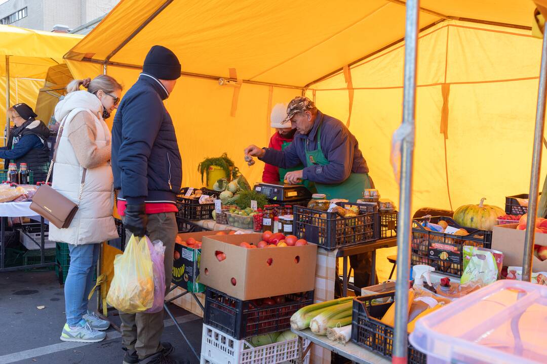 Kauniečiai turguose ieško vitaminų šaltajam sezonui