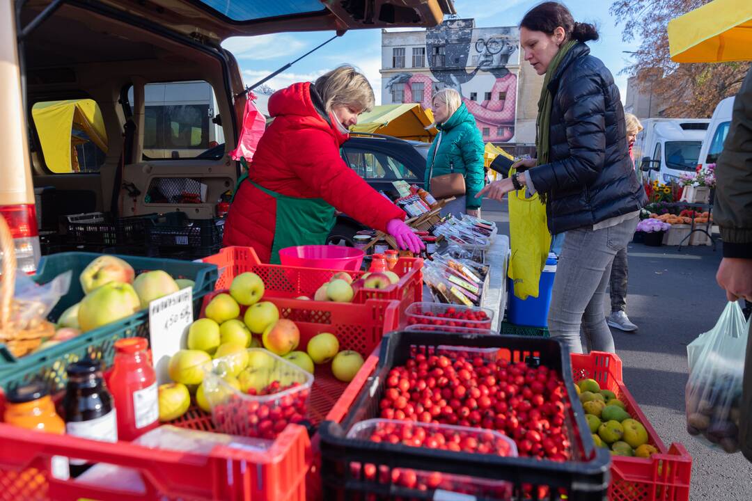 Kauniečiai turguose ieško vitaminų šaltajam sezonui