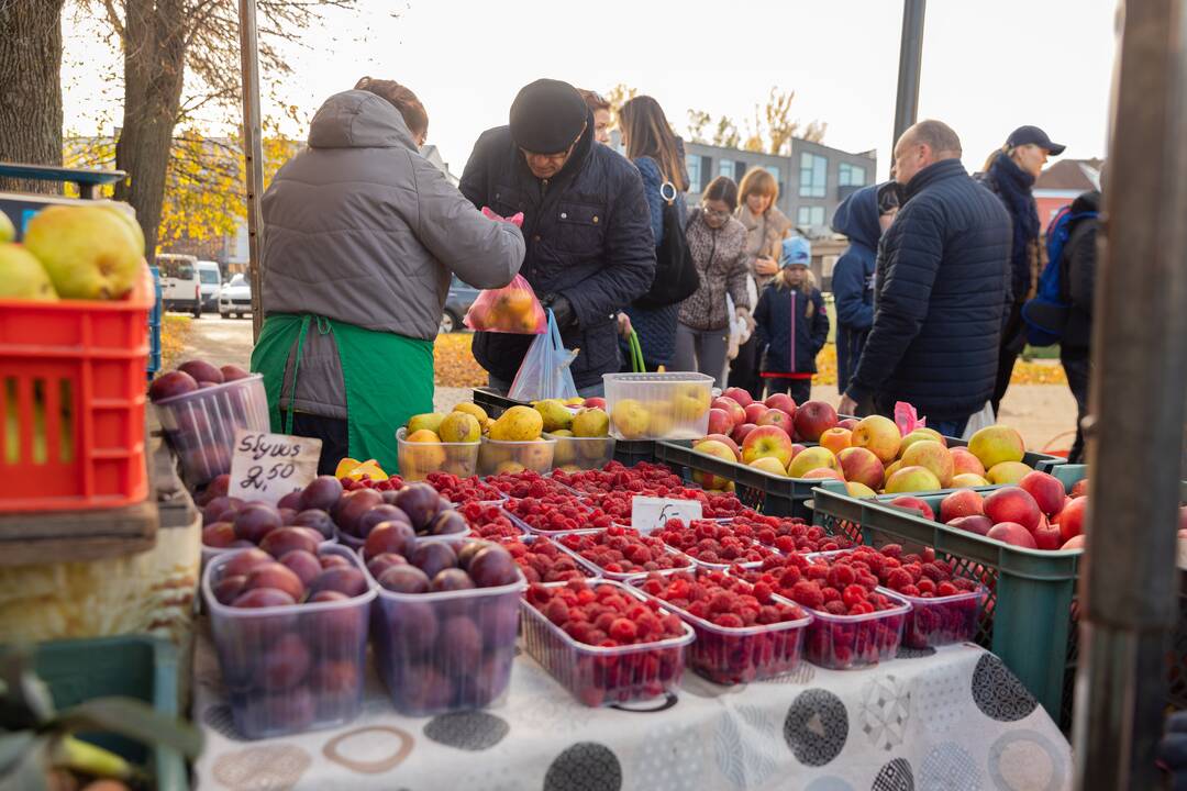 Kauniečiai turguose ieško vitaminų šaltajam sezonui
