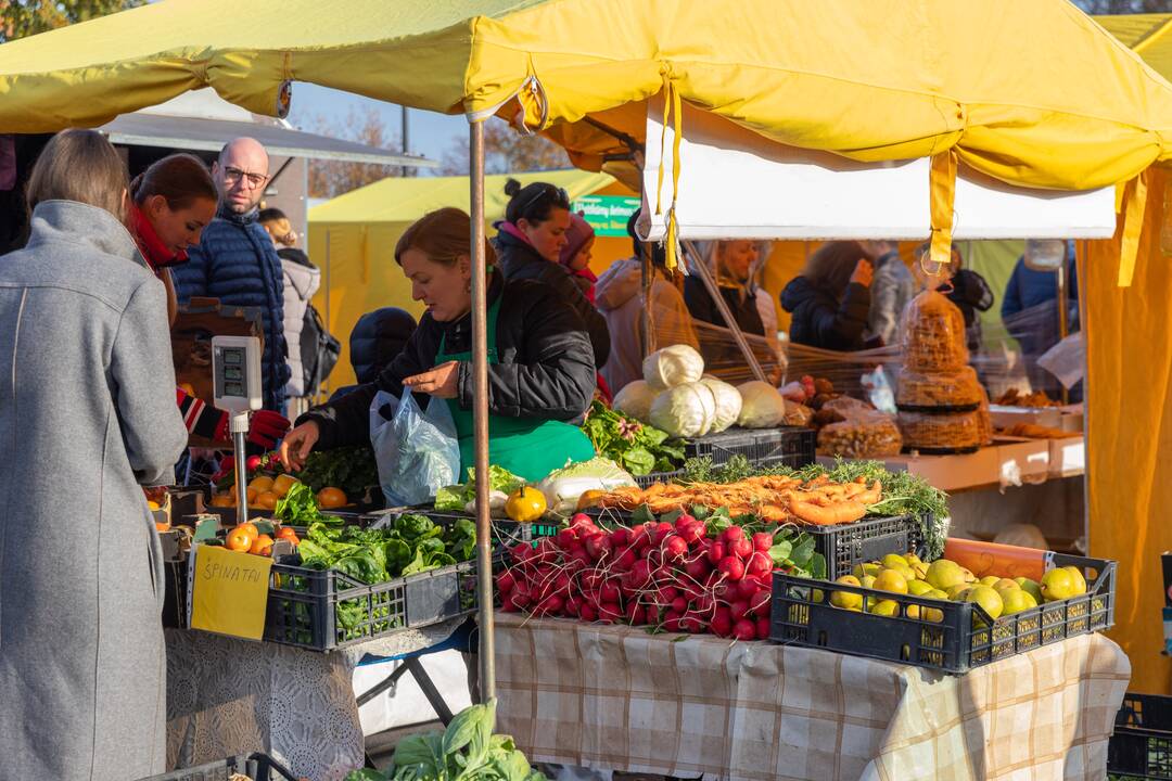 Kauniečiai turguose ieško vitaminų šaltajam sezonui