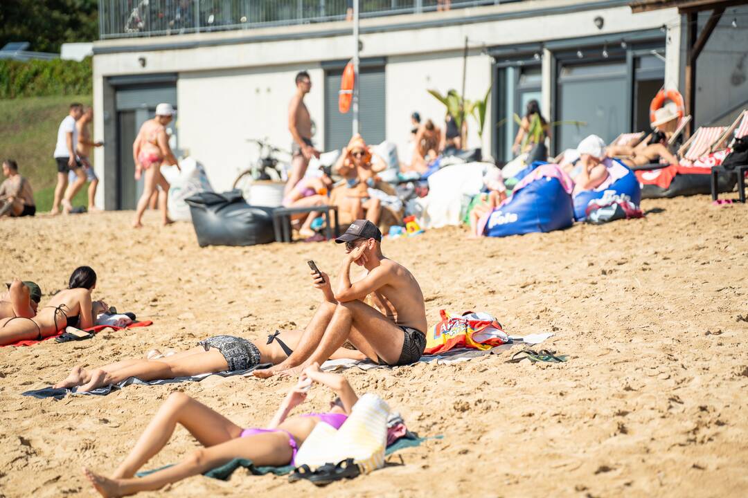 Kauniečių poilsis prie vandens telkinių