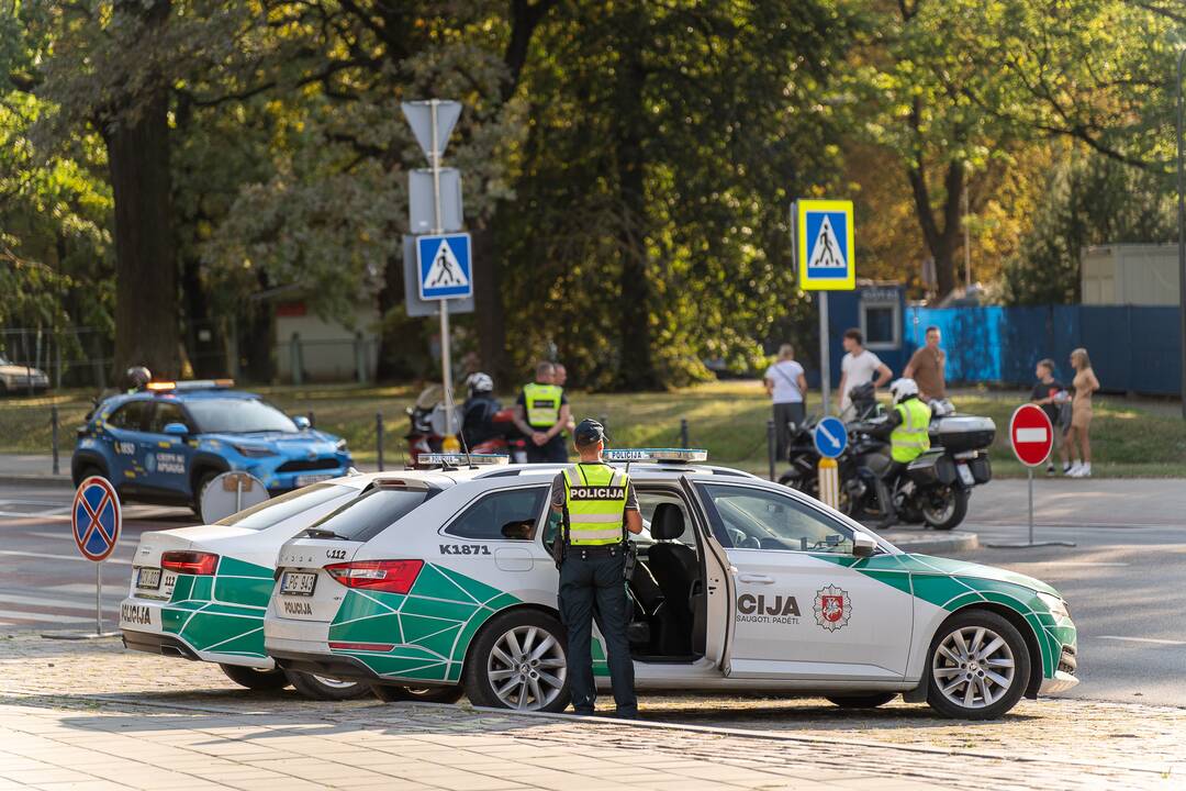 Žmonės renkasi į Jessicos Shy koncertą