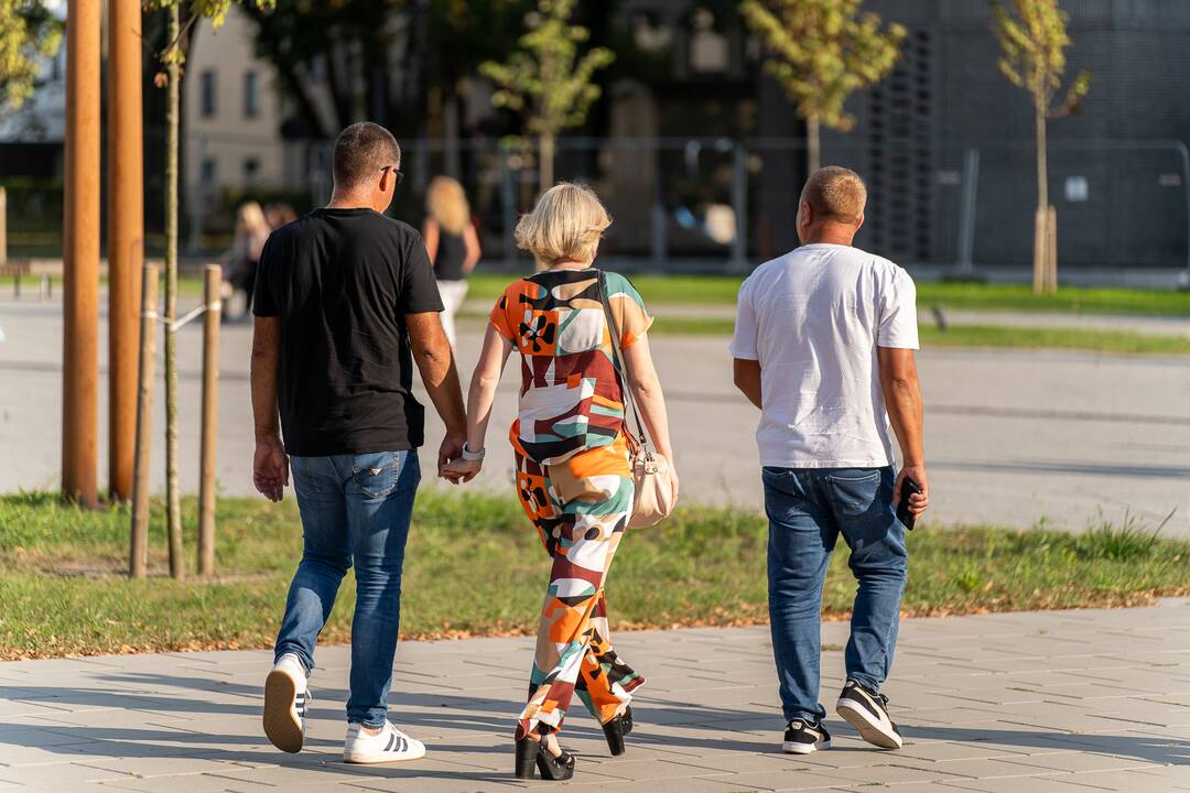 Žmonės renkasi į Jessicos Shy koncertą