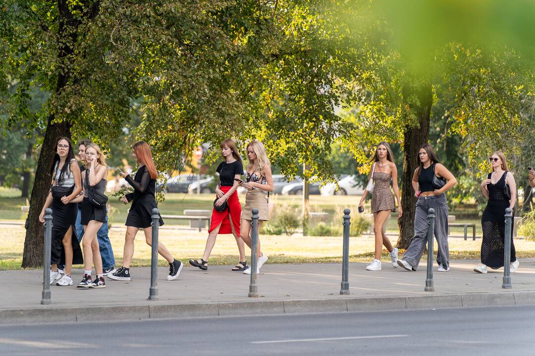 Žmonės renkasi į Jessicos Shy koncertą