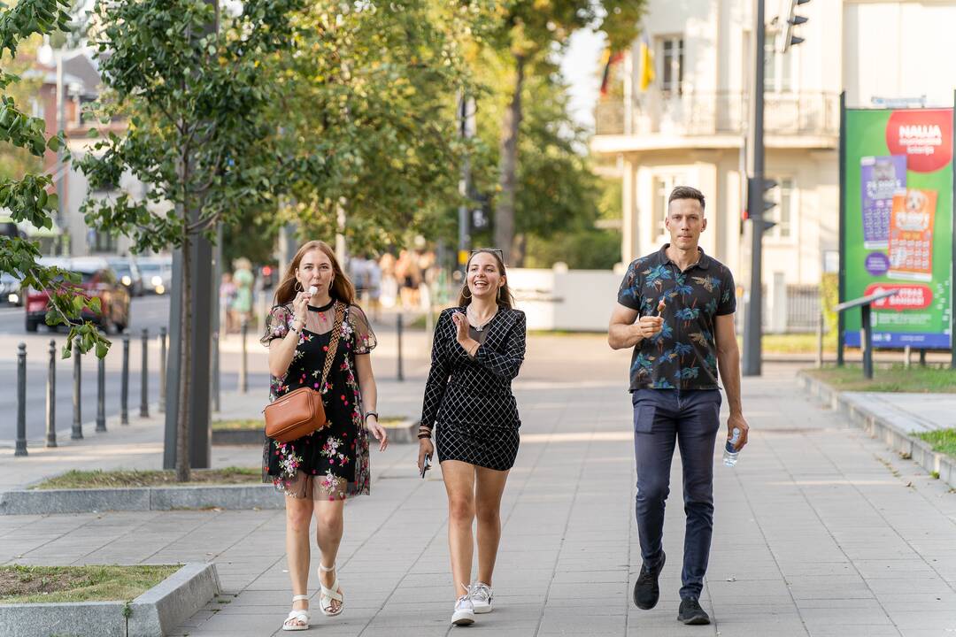 Žmonės renkasi į Jessicos Shy koncertą