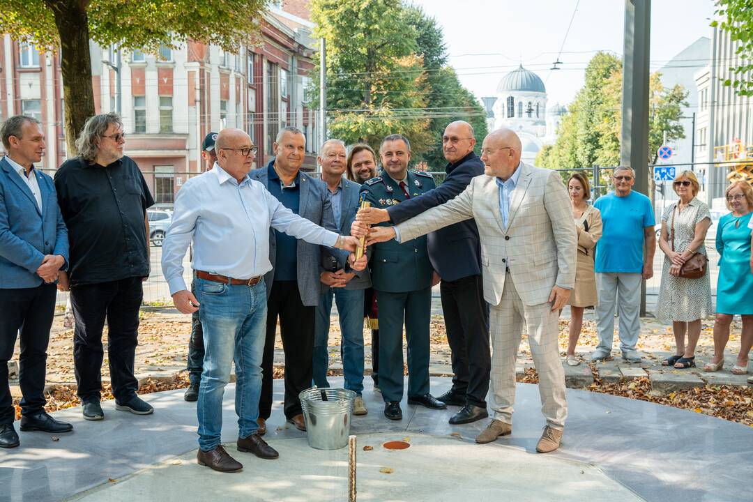 Policijos obelisko kapsulės įkasimo ceremonija