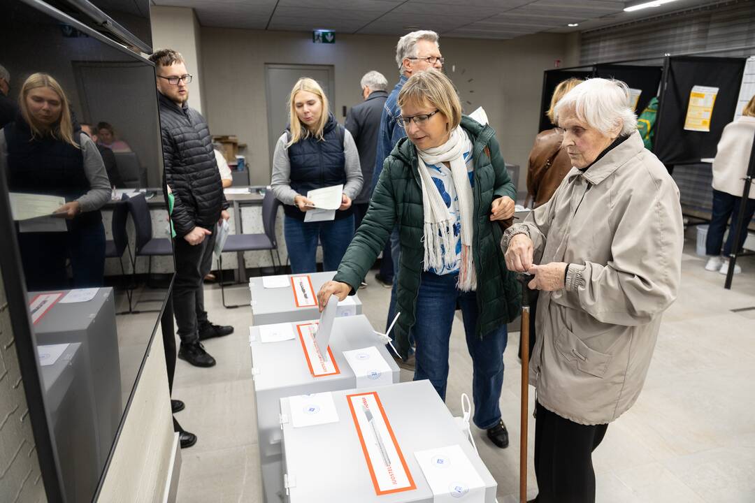 Eilės prie balsadėžių Kaune