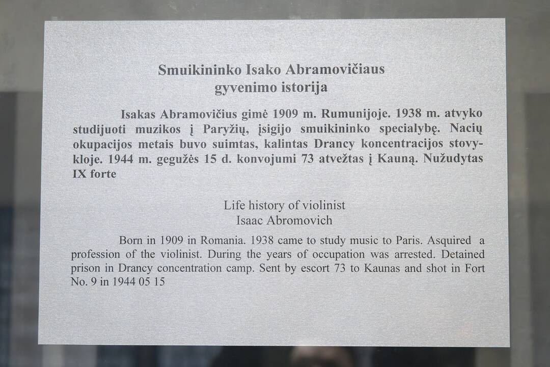 Holokausto aukų atminimas IX forte