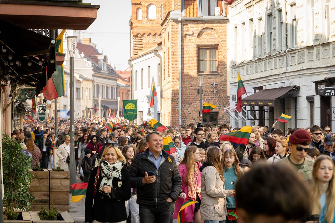 Miestą budino šventinė eisena 