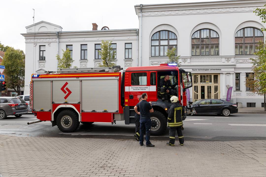 Bute užsidegė skalbimo mašina