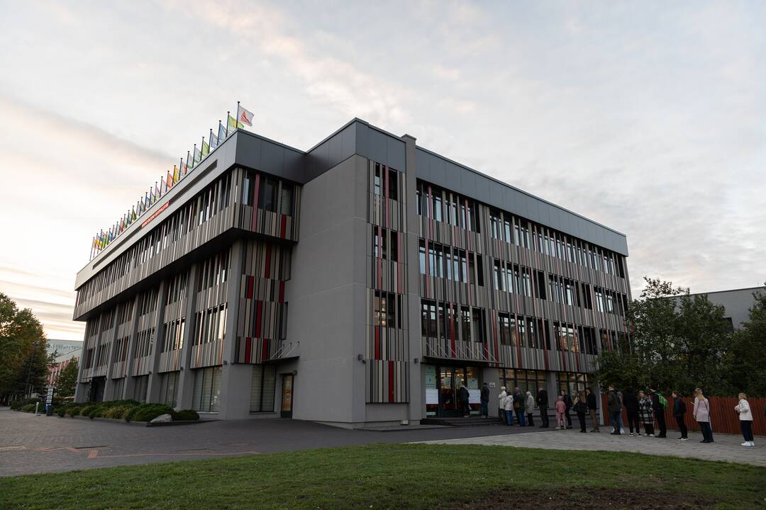 Eilės prie balsadėžių Kaune