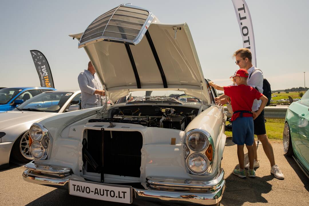 "Memel Motor Fest" išskirtinių automobilių paroda Palangoje