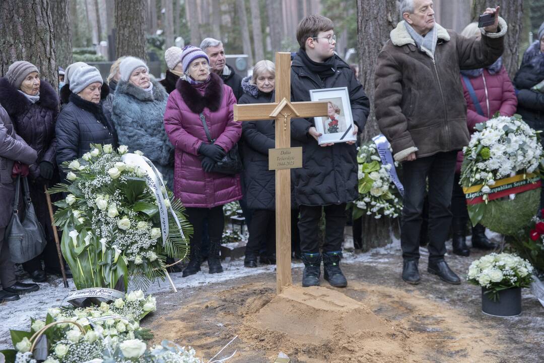D. Teišerskytės laidotuvės Petrašiunų kapinėse
