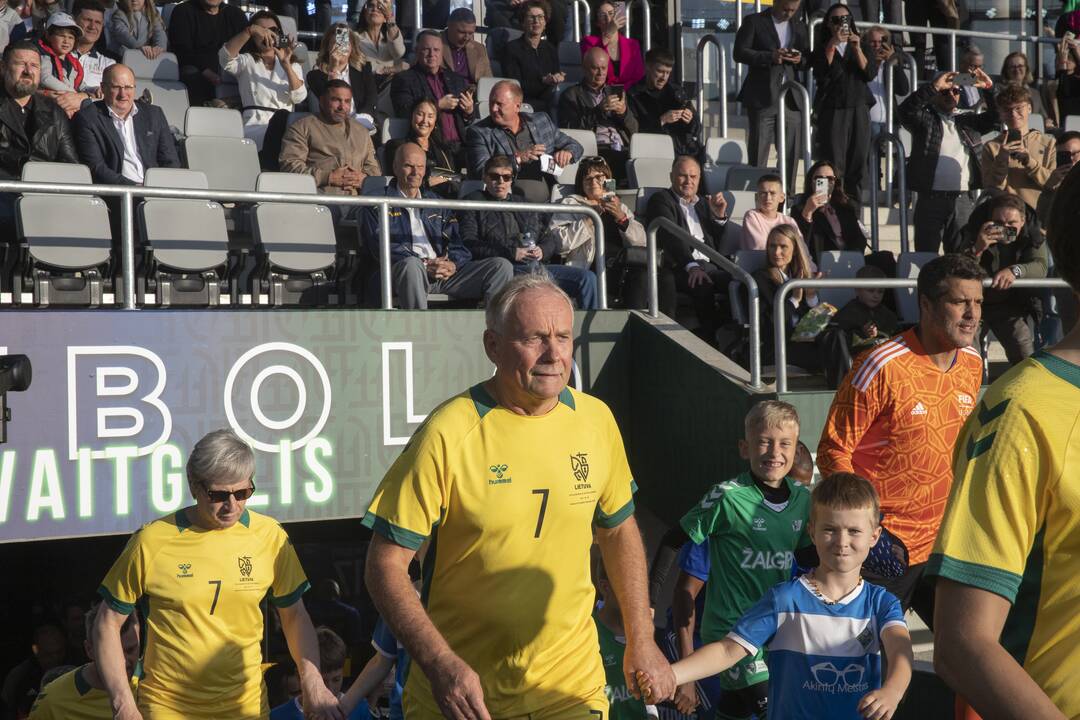Kauno S. Dariaus ir S. Girėno stadione įvyko Lietuvos ir FIFA futbolo legendų rungtynės