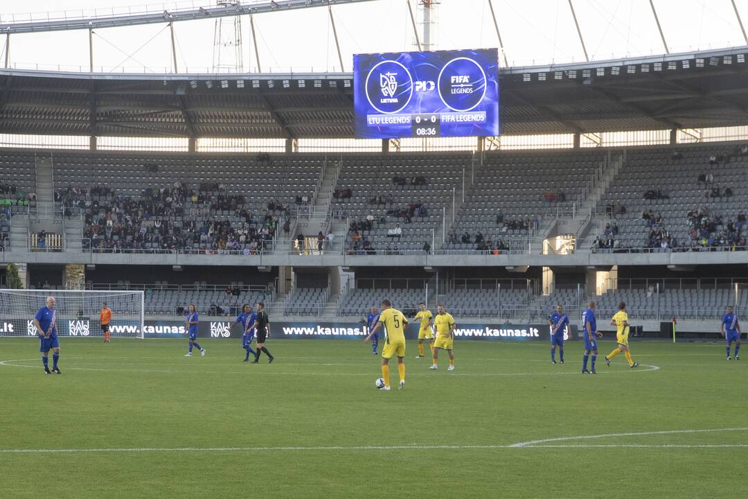 Kauno S. Dariaus ir S. Girėno stadione įvyko Lietuvos ir FIFA futbolo legendų rungtynės
