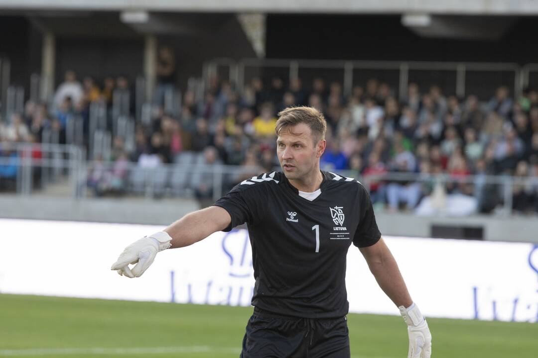 Kauno S. Dariaus ir S. Girėno stadione įvyko Lietuvos ir FIFA futbolo legendų rungtynės