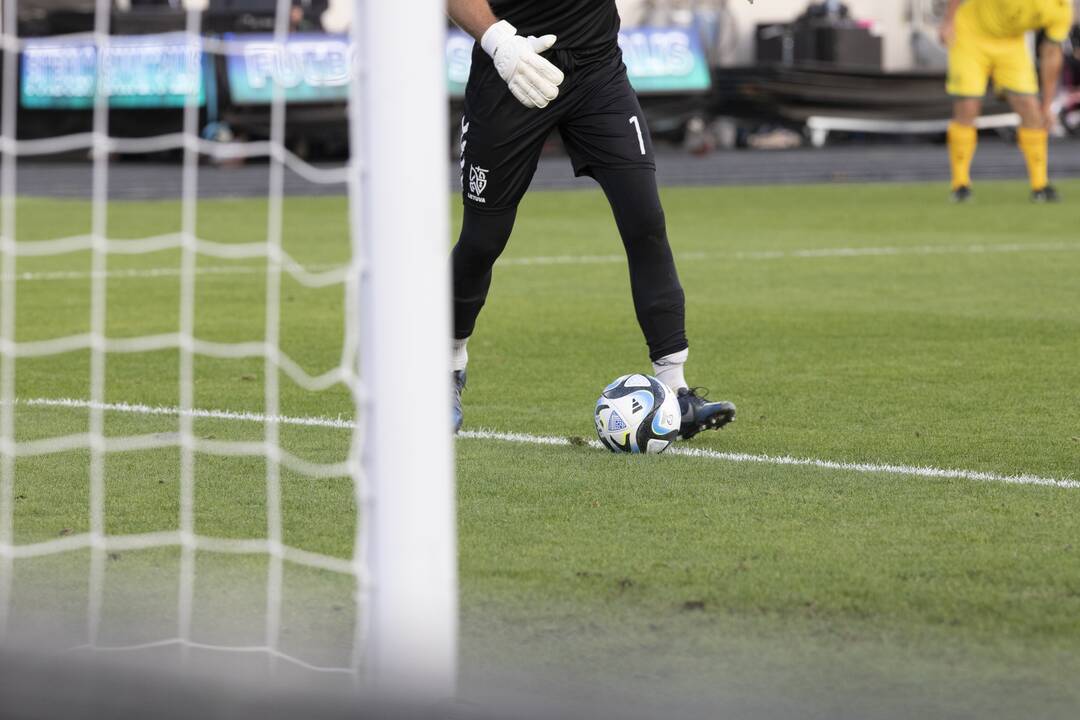 Kauno S. Dariaus ir S. Girėno stadione įvyko Lietuvos ir FIFA futbolo legendų rungtynės