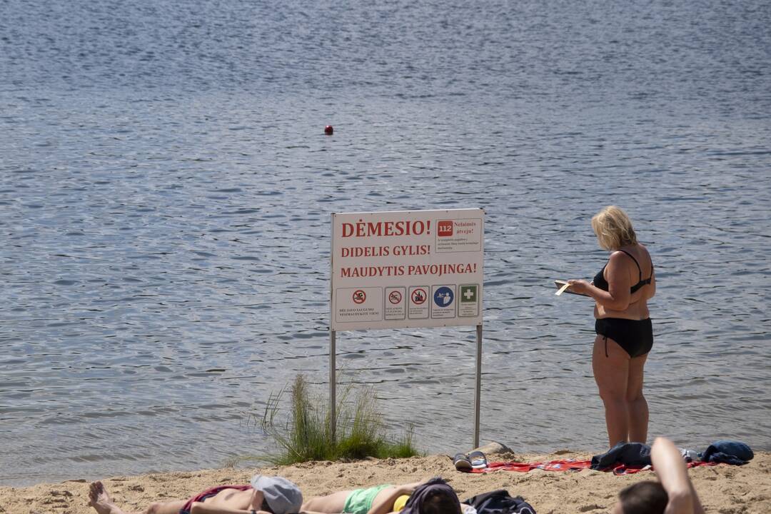 Poilsiautojai užgulė miesto paplūdimius