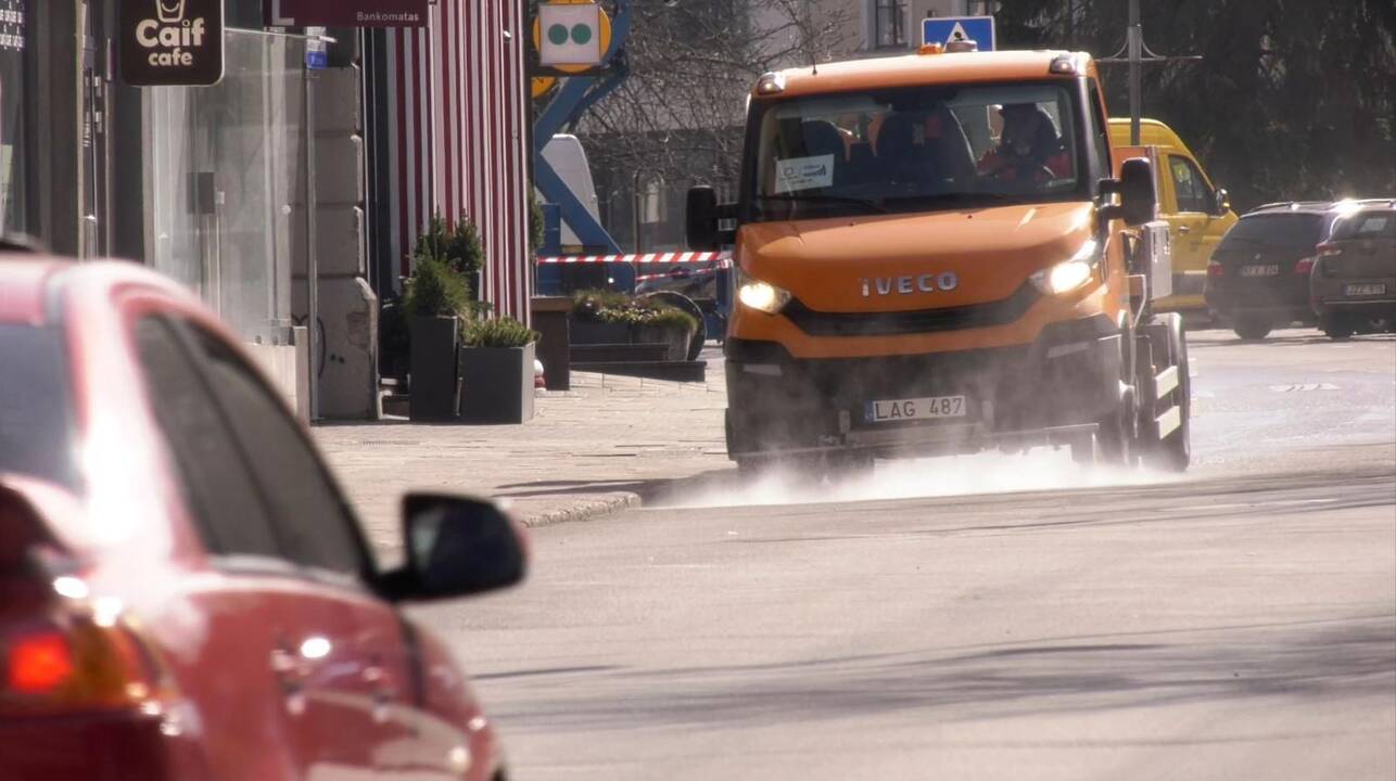Kaunas sprendžia: dezinfekuoti gatves ar pradėti nuo parkų (žinia dėl laiptinių)