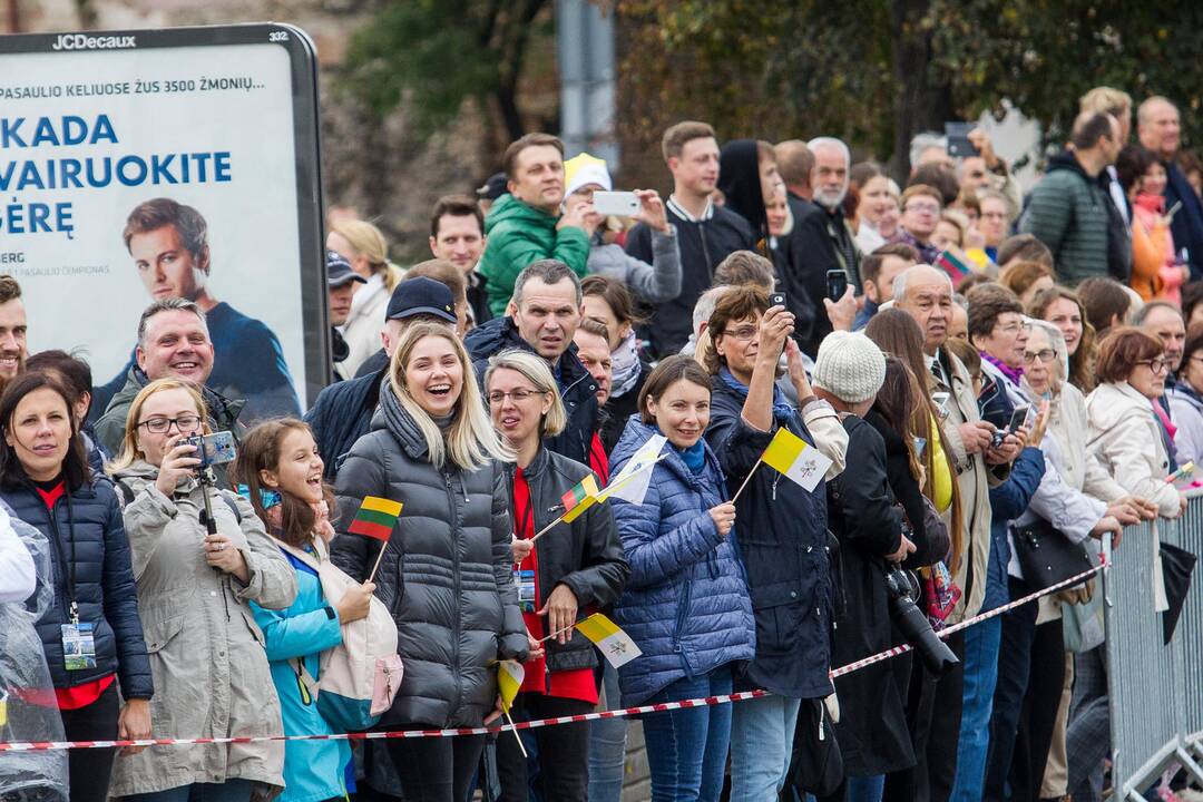 Popiežiaus kelionė iki Katedros aikštės