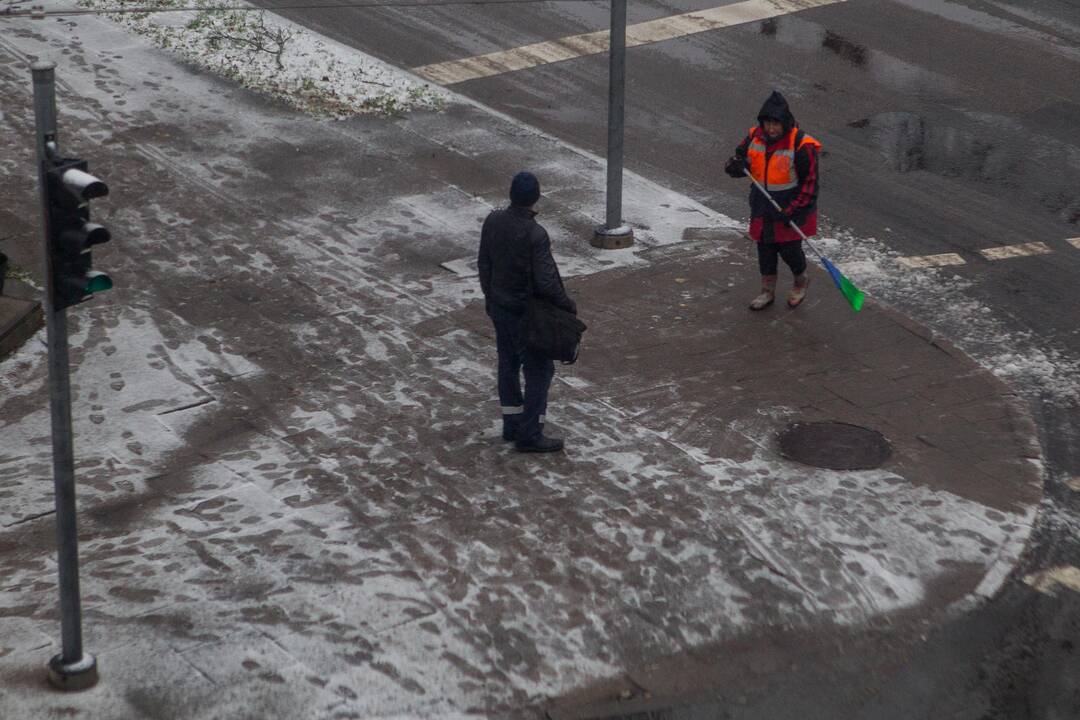 Sniegas nuklojo ir Vilnių