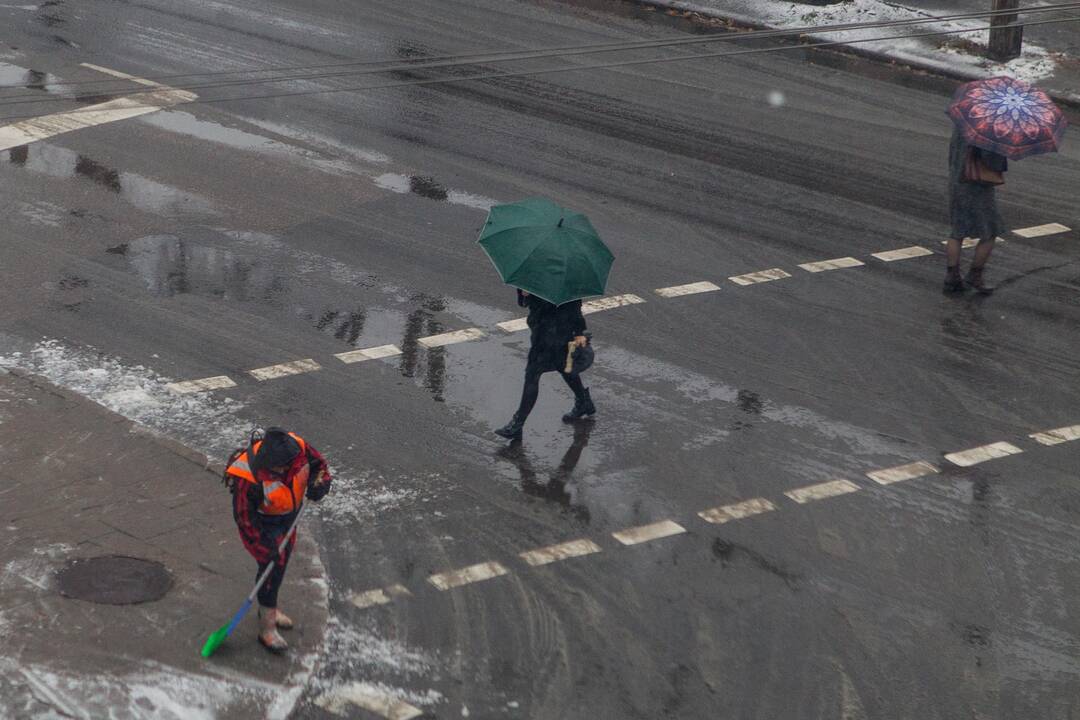 Sniegas nuklojo ir Vilnių