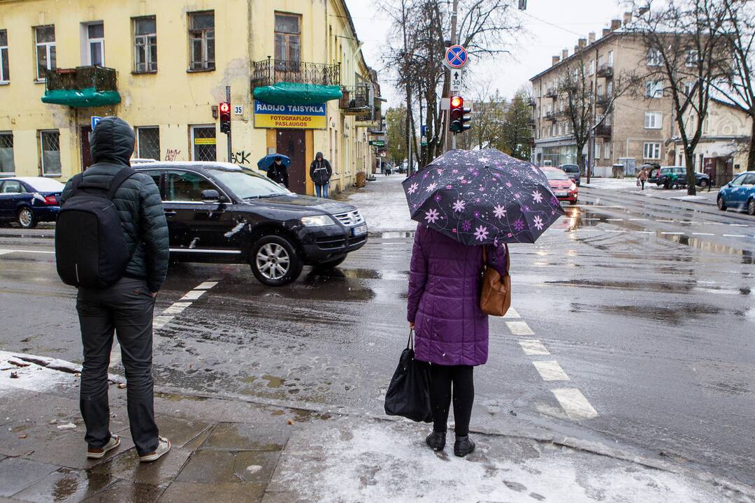 Sniegas nuklojo ir Vilnių