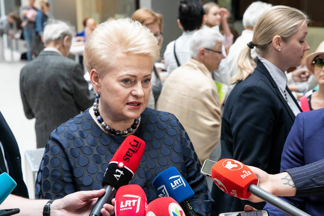 Iš anksto balsavo prezidentė D. Grybauskaitė