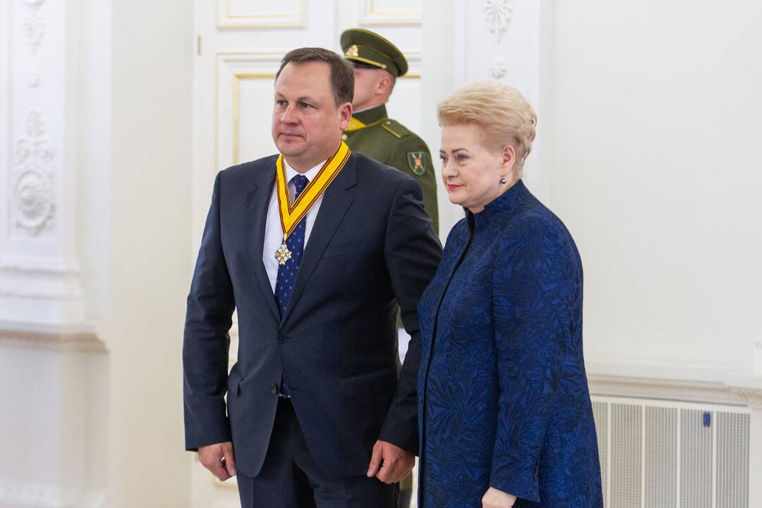Prezidentė įteikė valstybės apdovanojimus