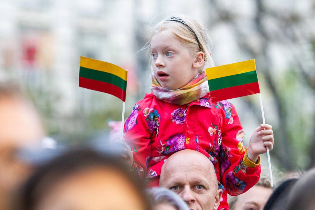 Lukiškių aikštėje giedamas Lietuvos himnas