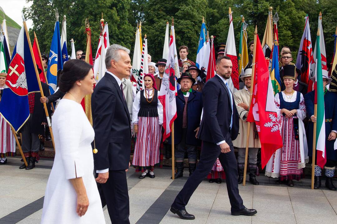 Miestų ir miestelių vėliavų pagerbimo ceremonija