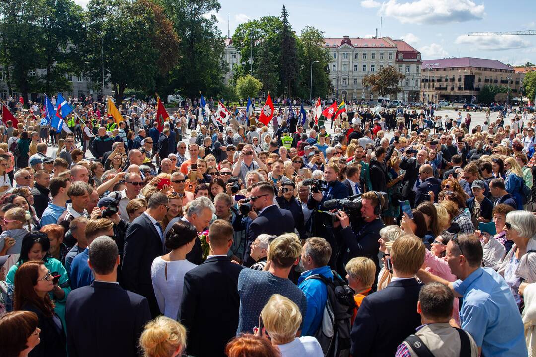 Miestų ir miestelių vėliavų pagerbimo ceremonija