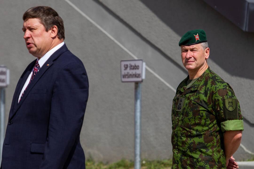 Sausumos pajėgų vado pareigų perdavimo ceremonija