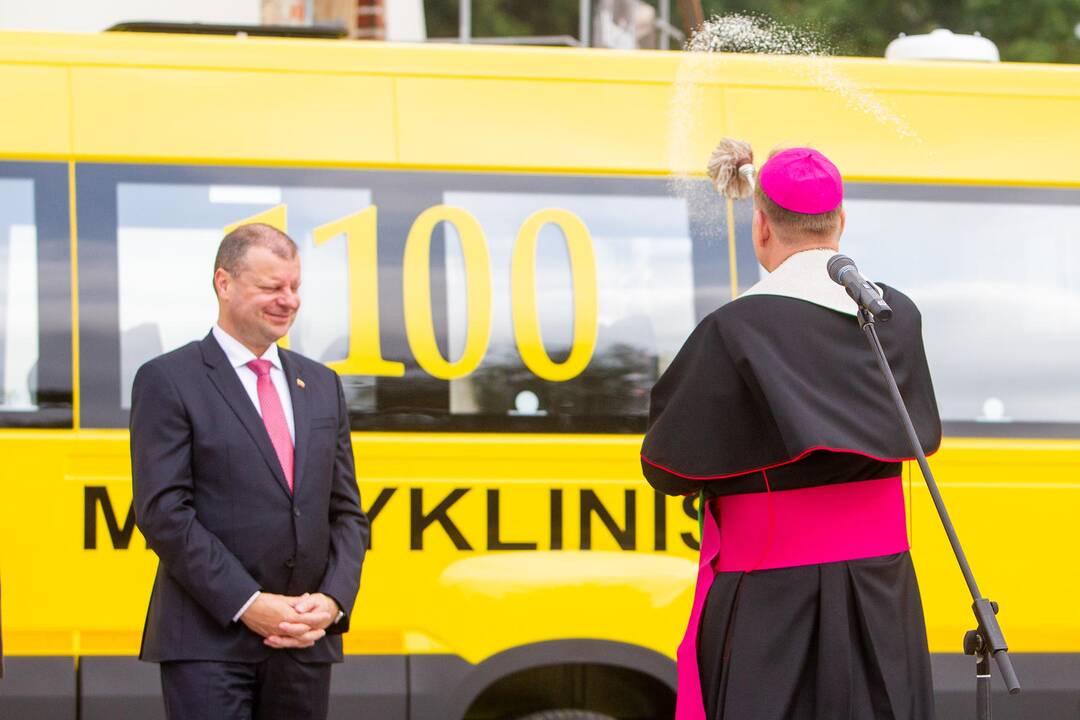 Nauji autobusiukai perduoti mokykloms