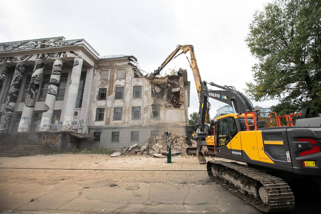 Griaunami sostinės Profsąjungų rūmai