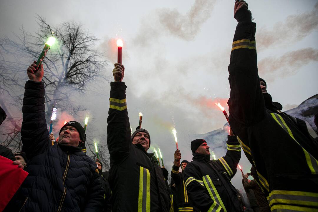 Pareigūnų protestas prie Seimo