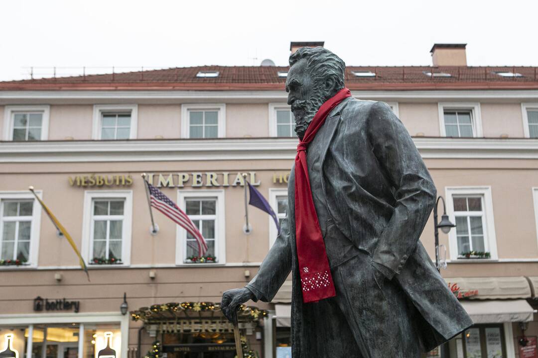 Kroatai J. Basanavičių papuošė kaklaraiščiu