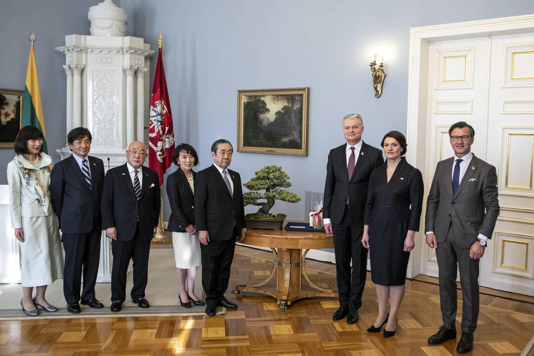 G. Nausėda susitiko su Japonijos delegacija