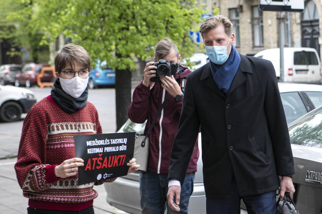 Aktyvistų protestas prieš medžioklę lankais