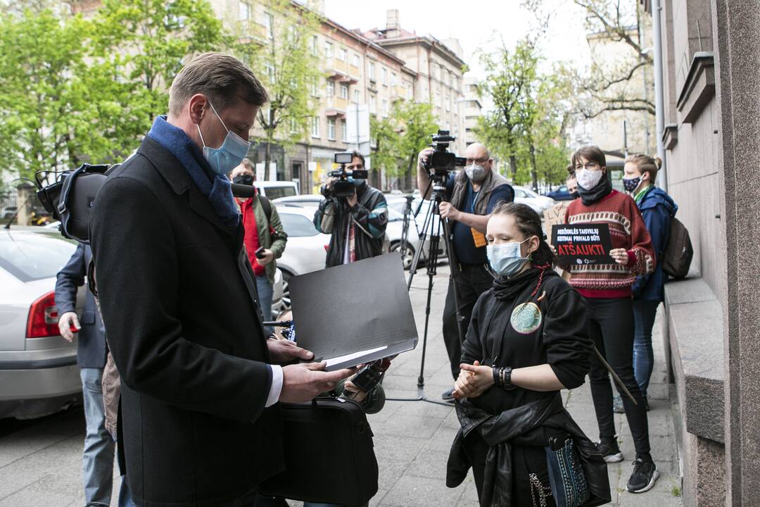 Aktyvistų protestas prieš medžioklę lankais