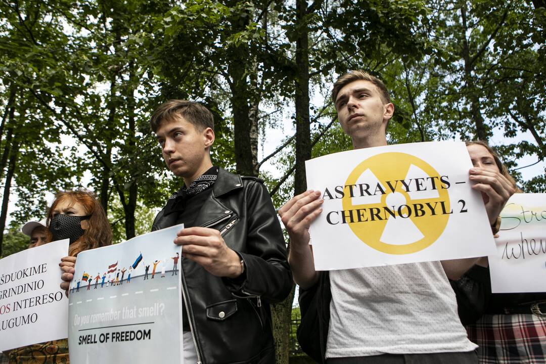 Piketas prie Latvijos ambasados Vilniuje