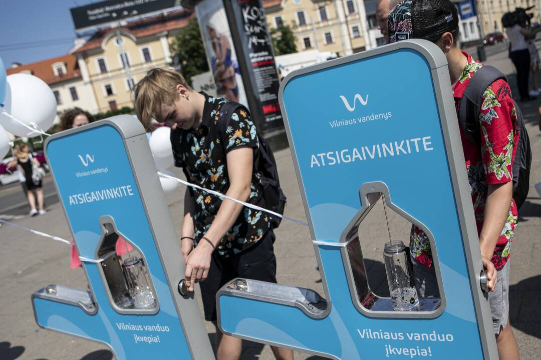 Mobiliųjų vandens gertuvių sostinėje atidarymas