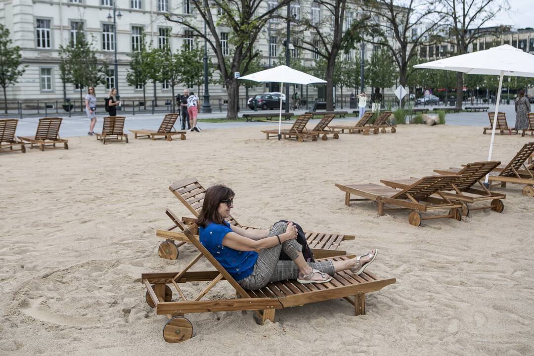 Lukiškių aikštėje atidarytas paplūdimys