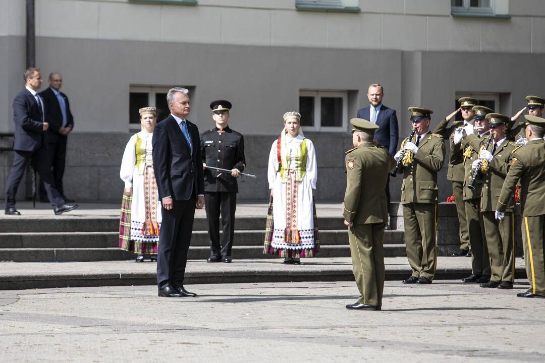 Kariūnams suteiktas pirmasis karininko laipsnis