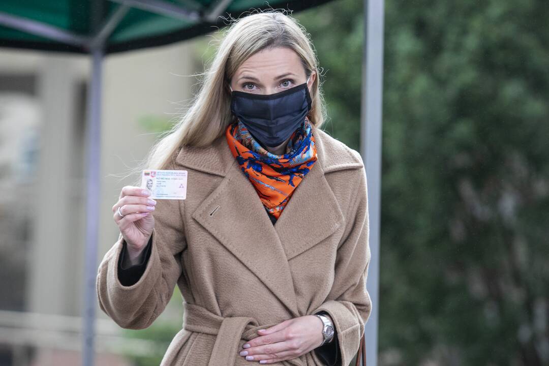 Parlamentarams įteikiami Seimo nario pažymėjimai