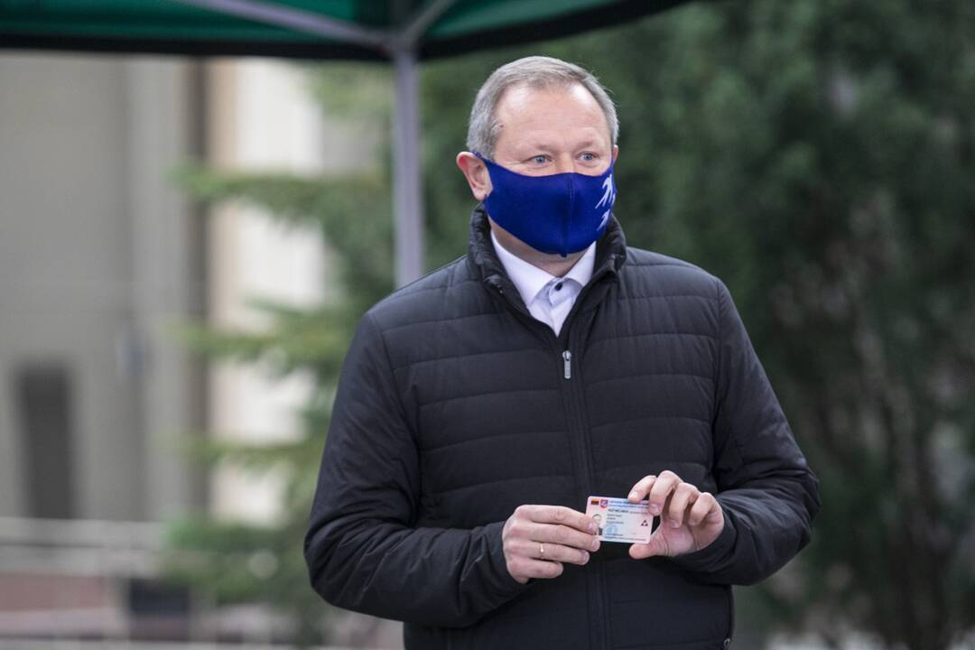 Parlamentarams įteikiami Seimo nario pažymėjimai