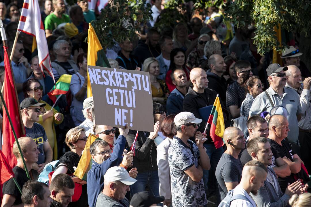 Protestas prie Seimo prieš COVID-19 ribojimus