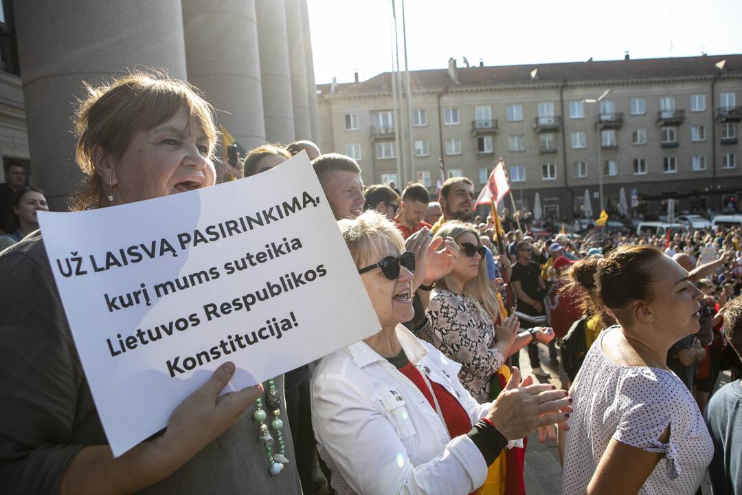 Protestas prie Seimo prieš COVID-19 ribojimus
