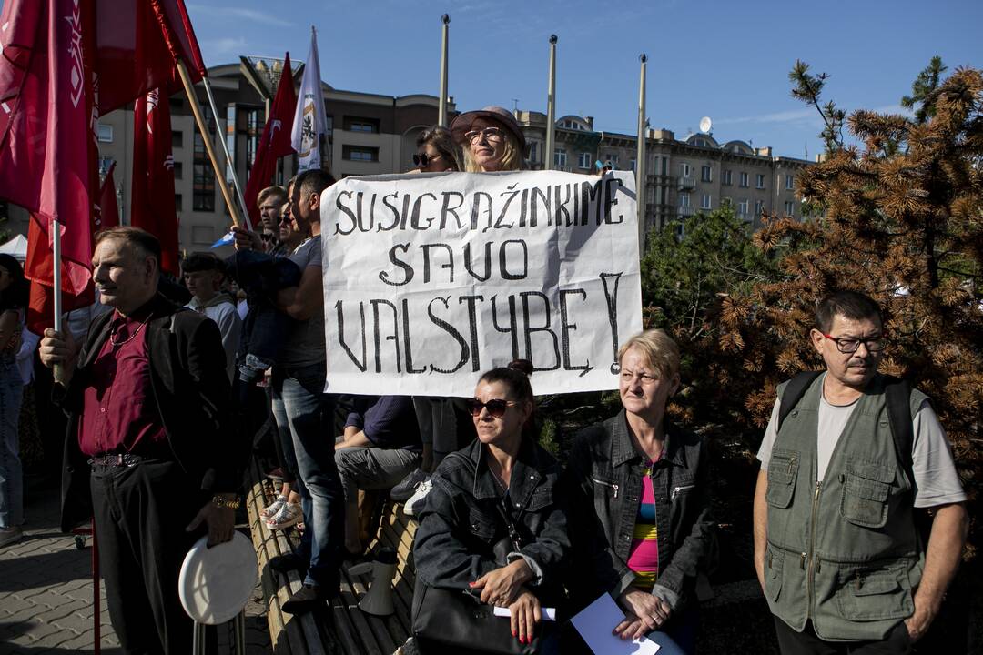 Protestas prie Seimo prieš COVID-19 ribojimus